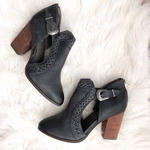 NWOT Navy Closed toe heel